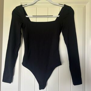 Aritzia Babaton Contour Long sleeve Bodysuit